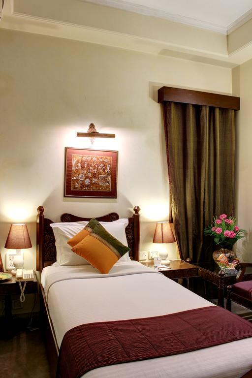 Palace On Ganges - Heritage Hotel Varanasi Exterior foto