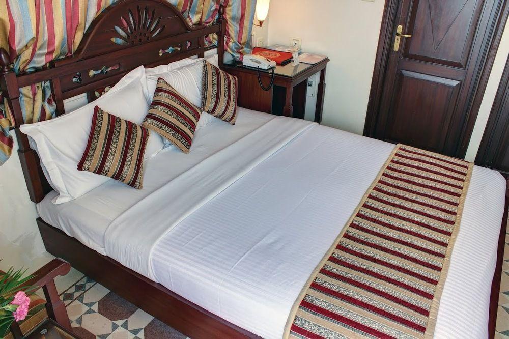 Palace On Ganges - Heritage Hotel Varanasi Exterior foto